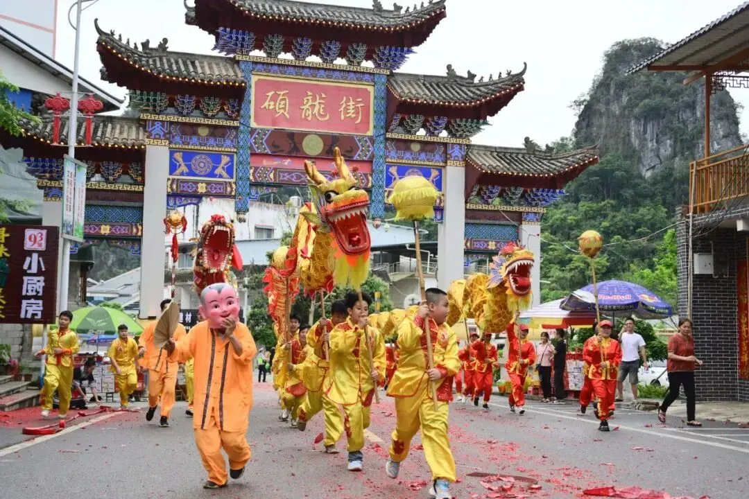 五一德天瀑布游玩新攻略!聪明玩家都这样安排:上午硕龙盛会,下午德天瀑布,4公里超近狂欢