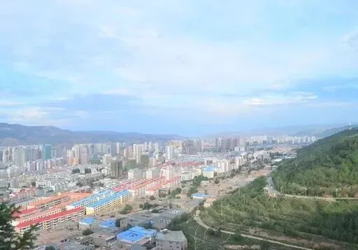 2026 西宁旅游全攻略|避坑指南 +必吃美食 +省钱玩法,看完不踩雷