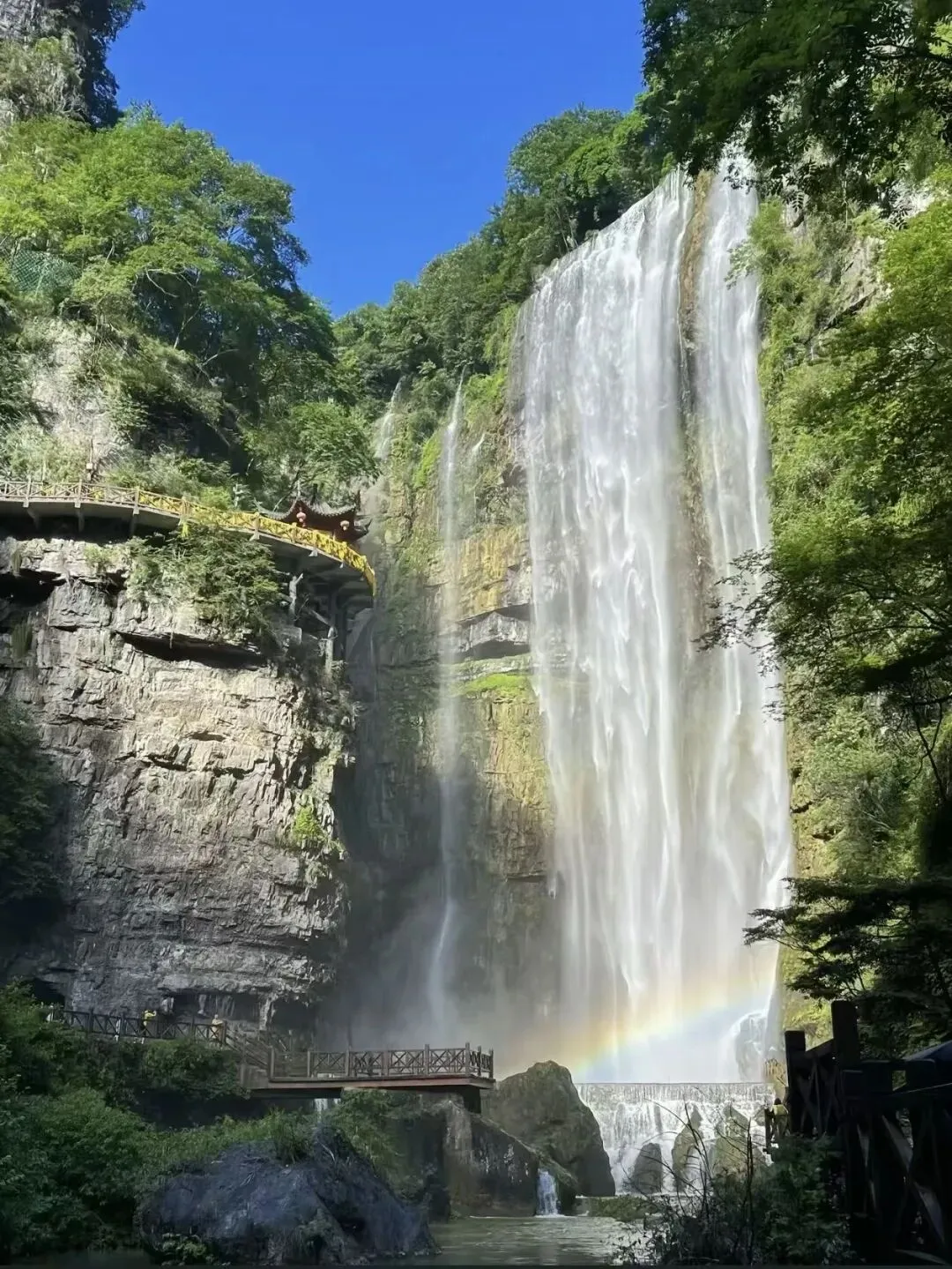 被长江偏爱的小城!夏日宜昌保姆级旅行攻略,山水清凉全拿捏