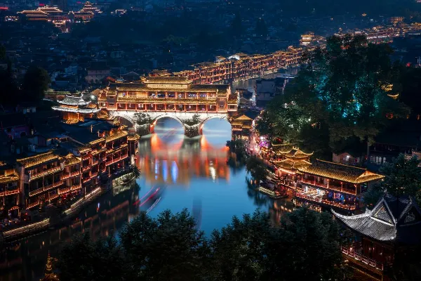 2026 年五一凤凰游玩全攻略| 城内揽胜・城外寻幽,烟雨凤凰季,解锁节日限定浪漫!