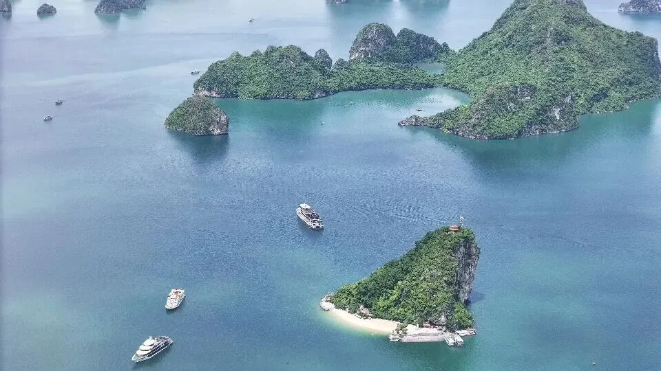 一半山海一半烟火|解锁越南下龙湾游玩路线、美食、交通深度游玩