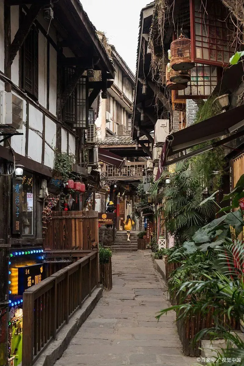 重庆有哪些旅游景点?这份攻略带你解锁 8D 魔幻山城N 种打开方式