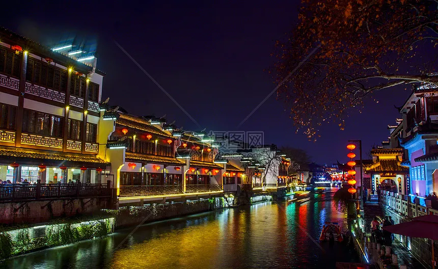 南京旅游指南:秦淮河夜游+梧桐大道,感受六朝古都的底蕴