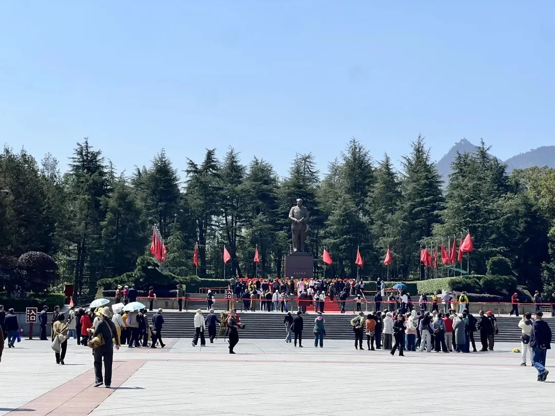 2026游韶山景点攻略合集:铜像广场参观指南