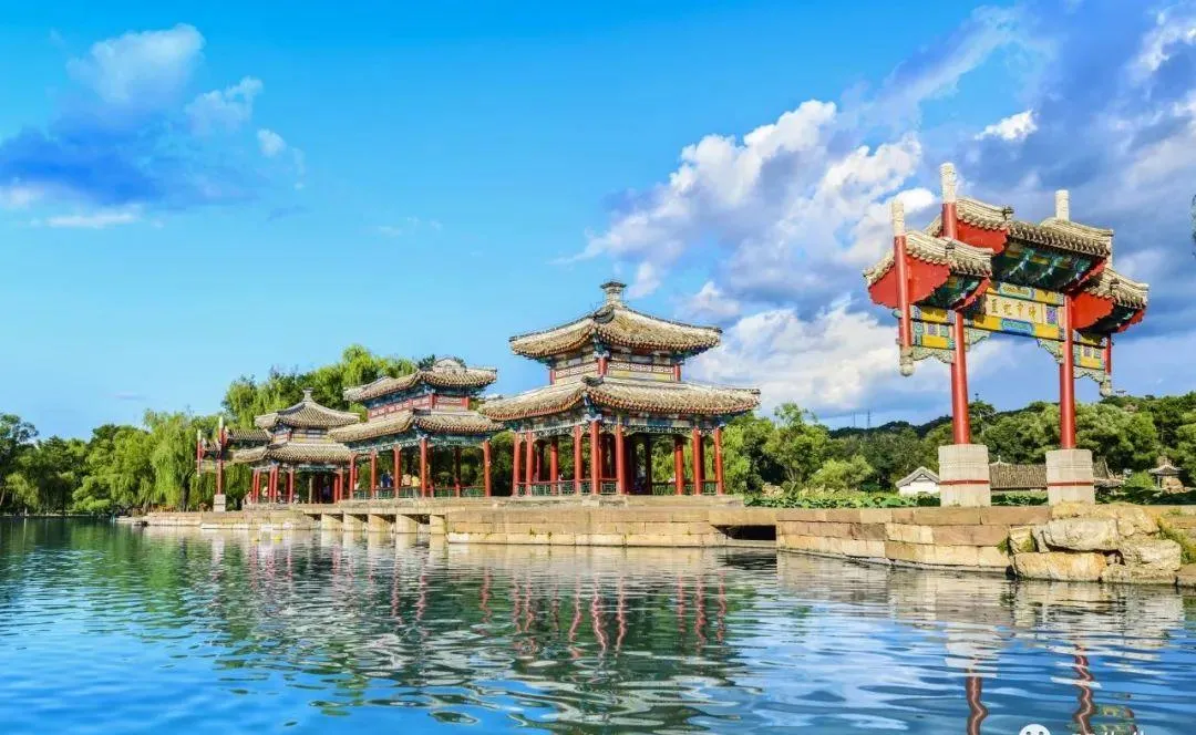 这绝对是今年最火的旅游攻略,如何花最少的钱,玩遍国内最绝的风景平替.