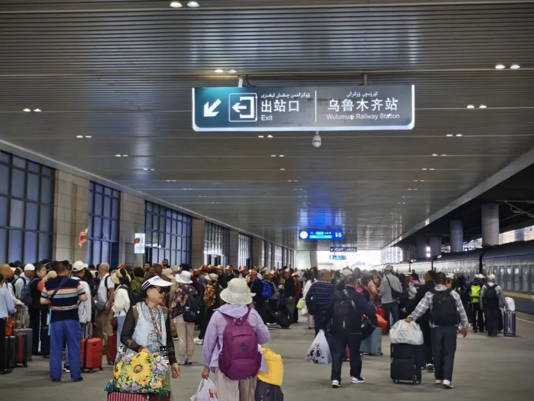 坐绿皮火车参团旅行!全程避坑+走心攻略,新手直接抄作业