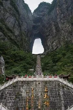 张家界3天中等预算旅游攻略(1000字内)
