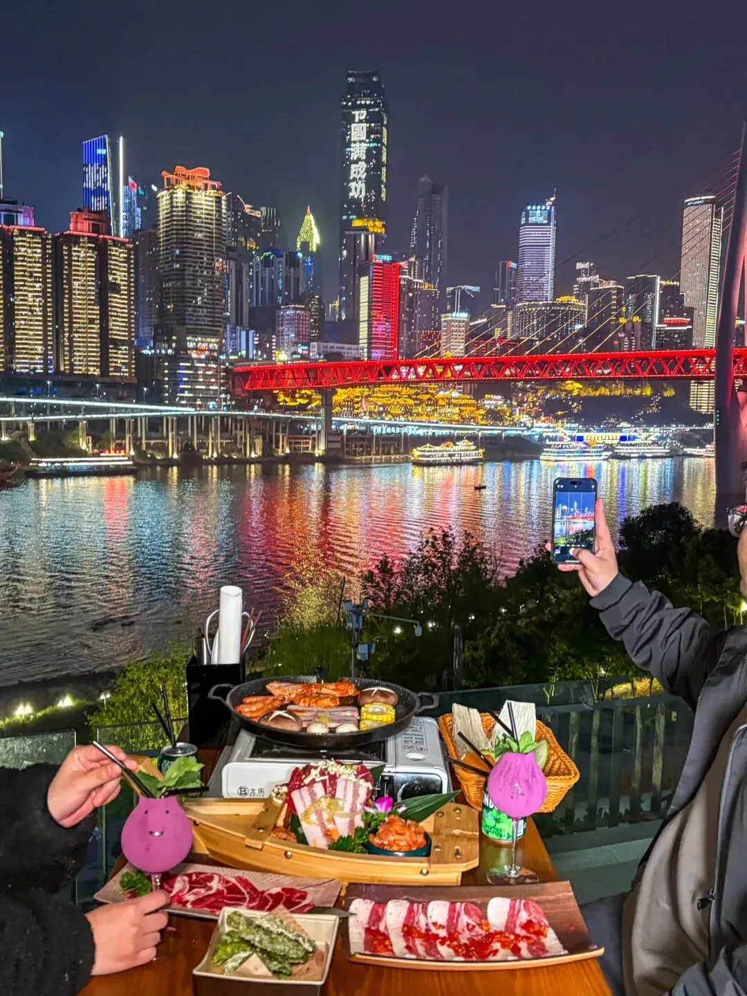 2026年当下,探寻性价比高的重庆旅游攻略美食,这家专业餐吧为何脱颖而出?