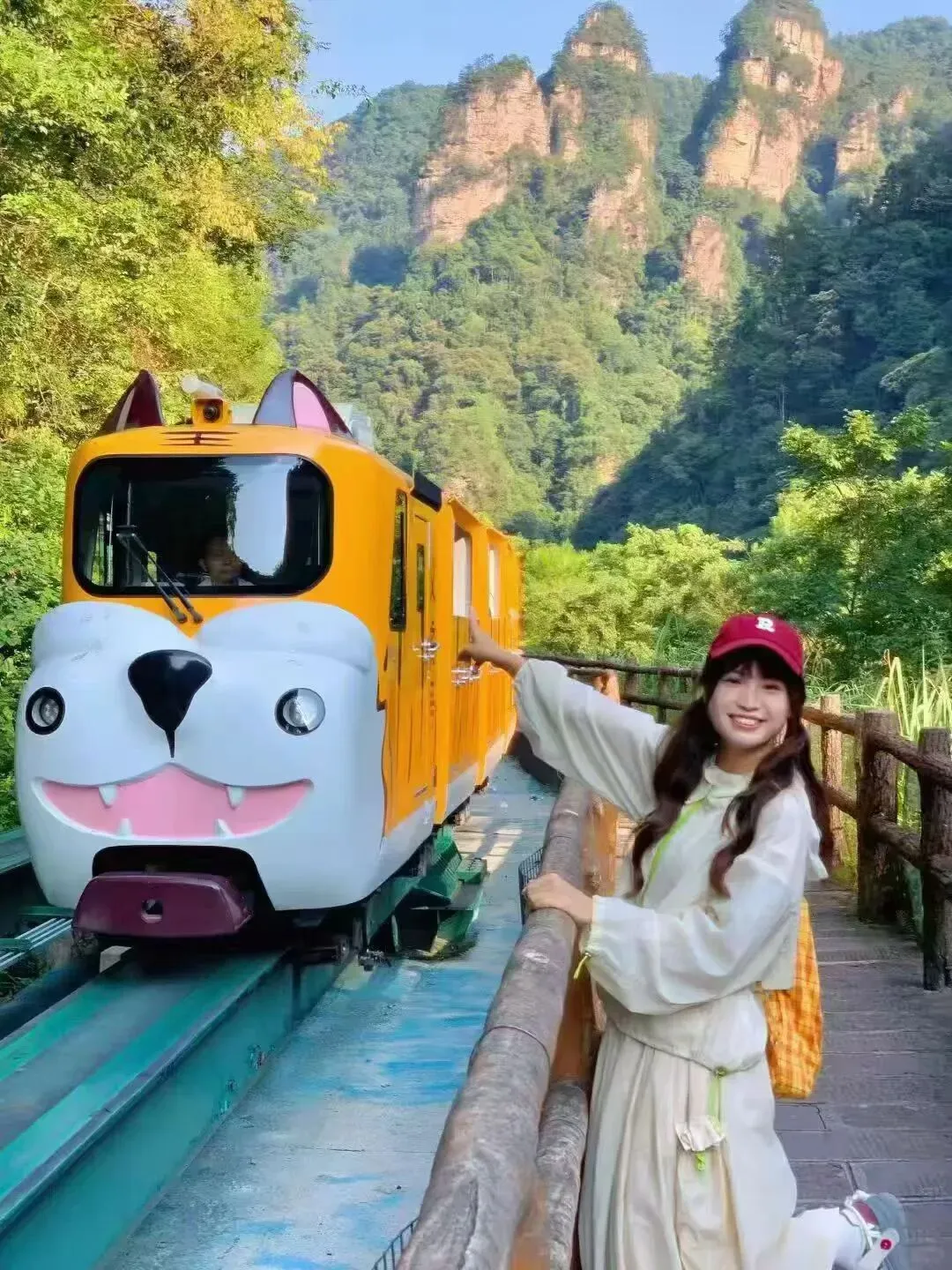 2026张家界旅游攻略:家庭亲子游如何选导游夏夏省心不踩坑?