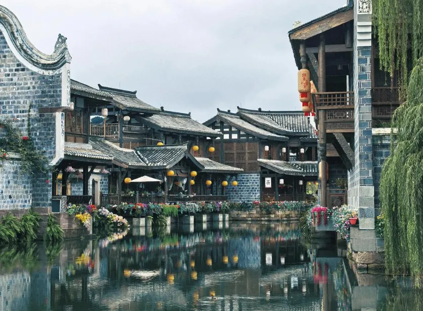 宜宾超全旅游攻略,含交通、必游景点、旅游路线、住宿和美食等