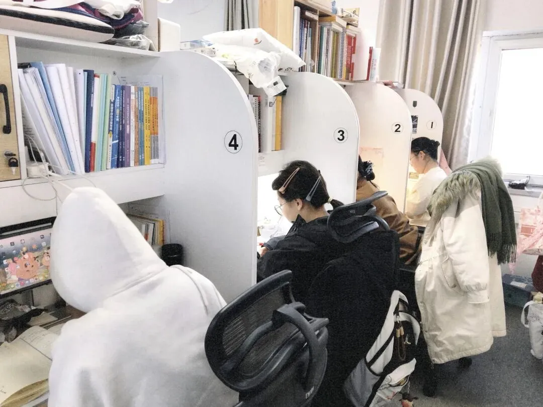 北京第二外国语学院旅游管理考研攻略:旅游特色院校如何准备专业课和复试案例 | 北京封闭寄宿考研津南寄宿考研北辰考公自习室二战考公