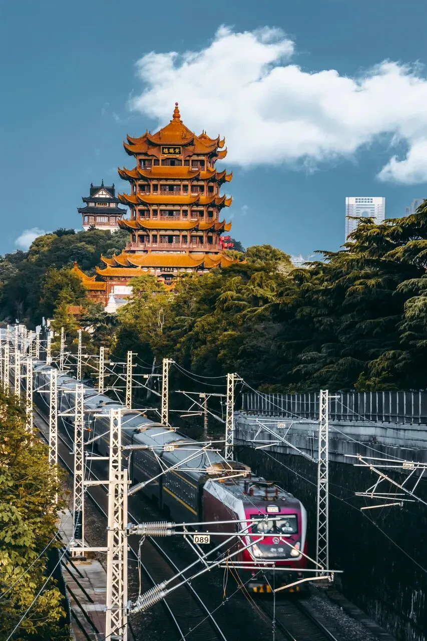 武汉 | 旅游攻略:黄鹤楼下听风,江滩边上品面,体验一座城市的江湖与烟火