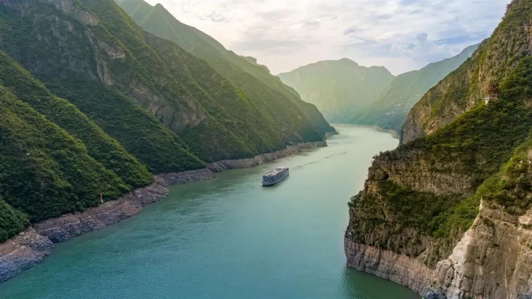第一次长江三峡游轮旅游,必备攻略!选船+购票+行前+登船+游玩全流程,一文搞定~