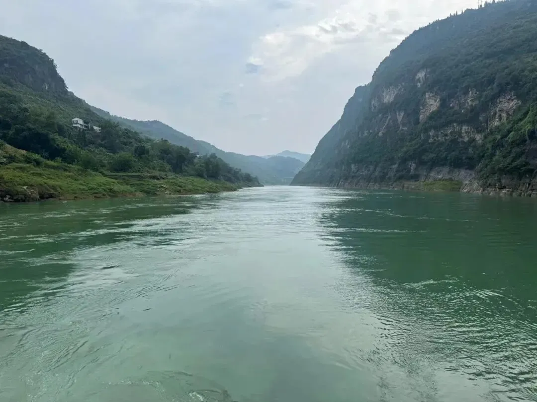 重庆旅游攻略|武陵山大裂谷816核工程一日游!赠送乌江画廊游船,9座小车出行,纯玩有品质!