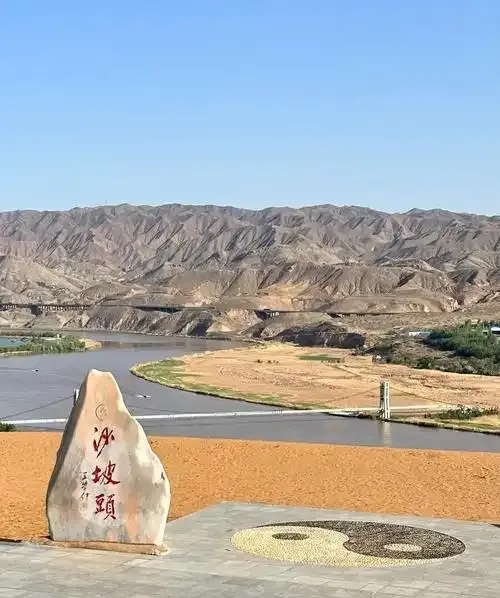 把旅行攻略交给孩子做之后,他在银川的沙漠里完成了人生第一次团队挑战