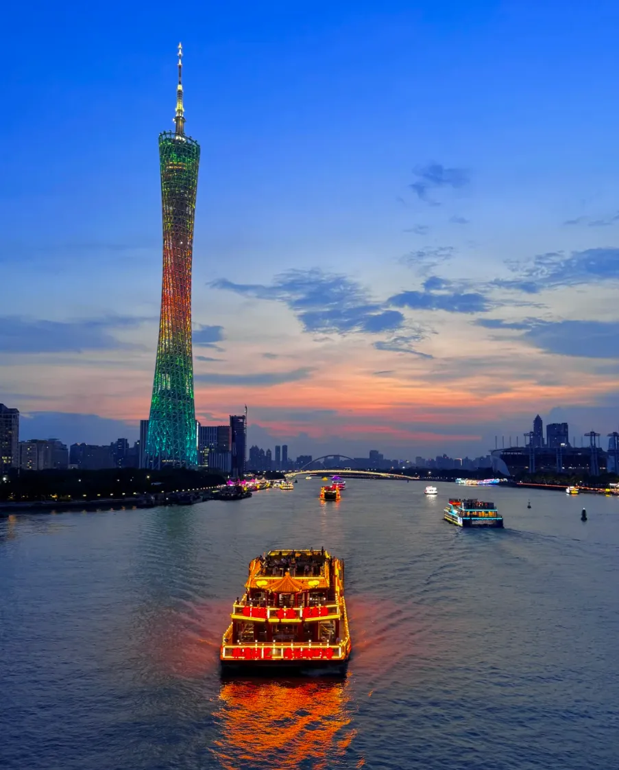 广州珠江夜游攻略|码头分布、班次时间、航线选择全指南第一次来广州,很多人都会把珠江夜游安排进清单.