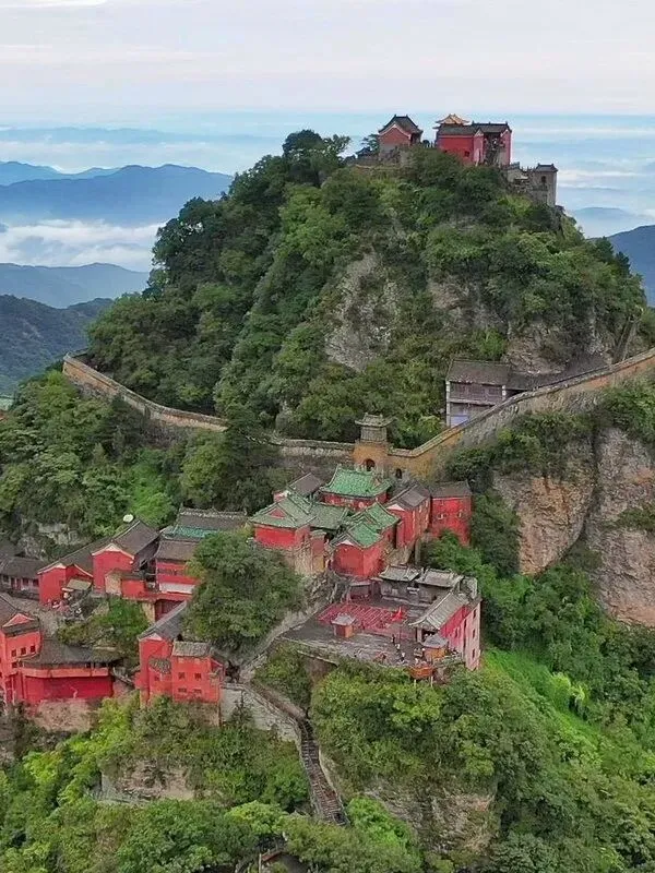 武当山旅游攻略 两日避暑住山间看云海品道家养生(高铁直达门票5折)