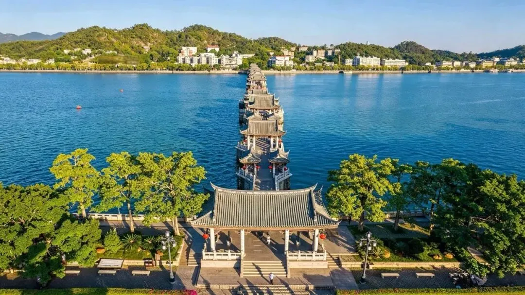 别再收藏旅行攻略了,有些路不走,就真的老了