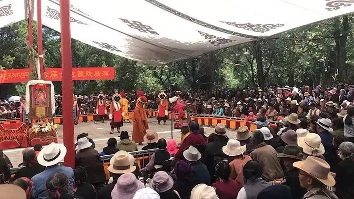 西藏旅游攻略 7月去西藏穿什么?天气、穿搭、装备一次说清,第一次进藏建议收藏!