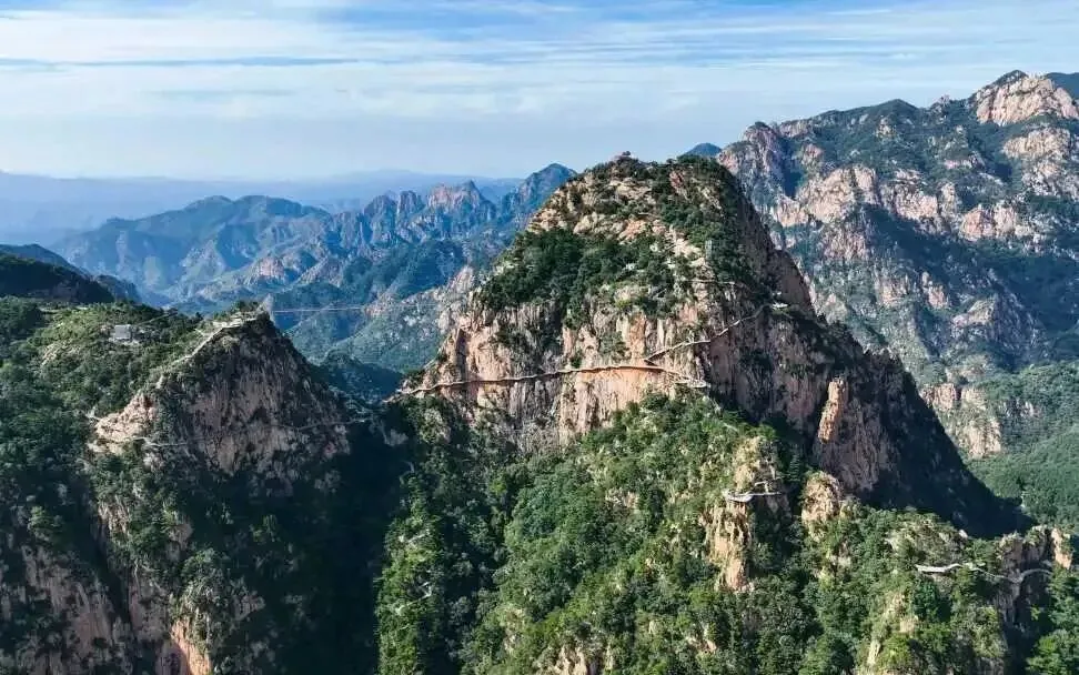 山野寻凉游玩指南|抚宁圣顶山全景游览路线,云海观台、金梯祈福、山林野趣尽享山间清欢