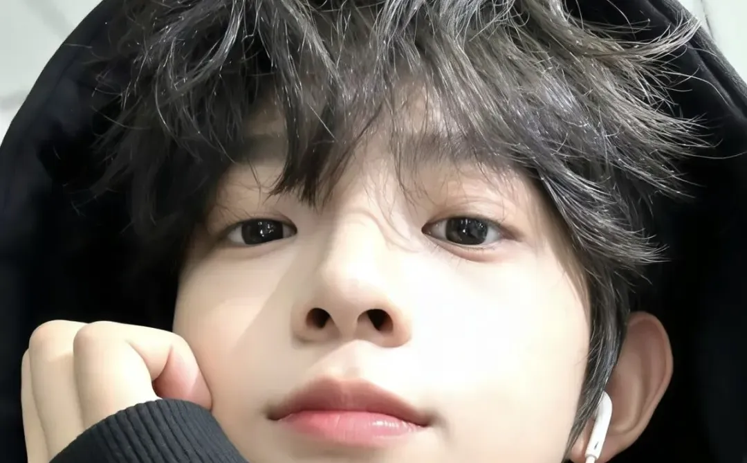 请把陈浚铭这两张壁纸焊在我手机上！