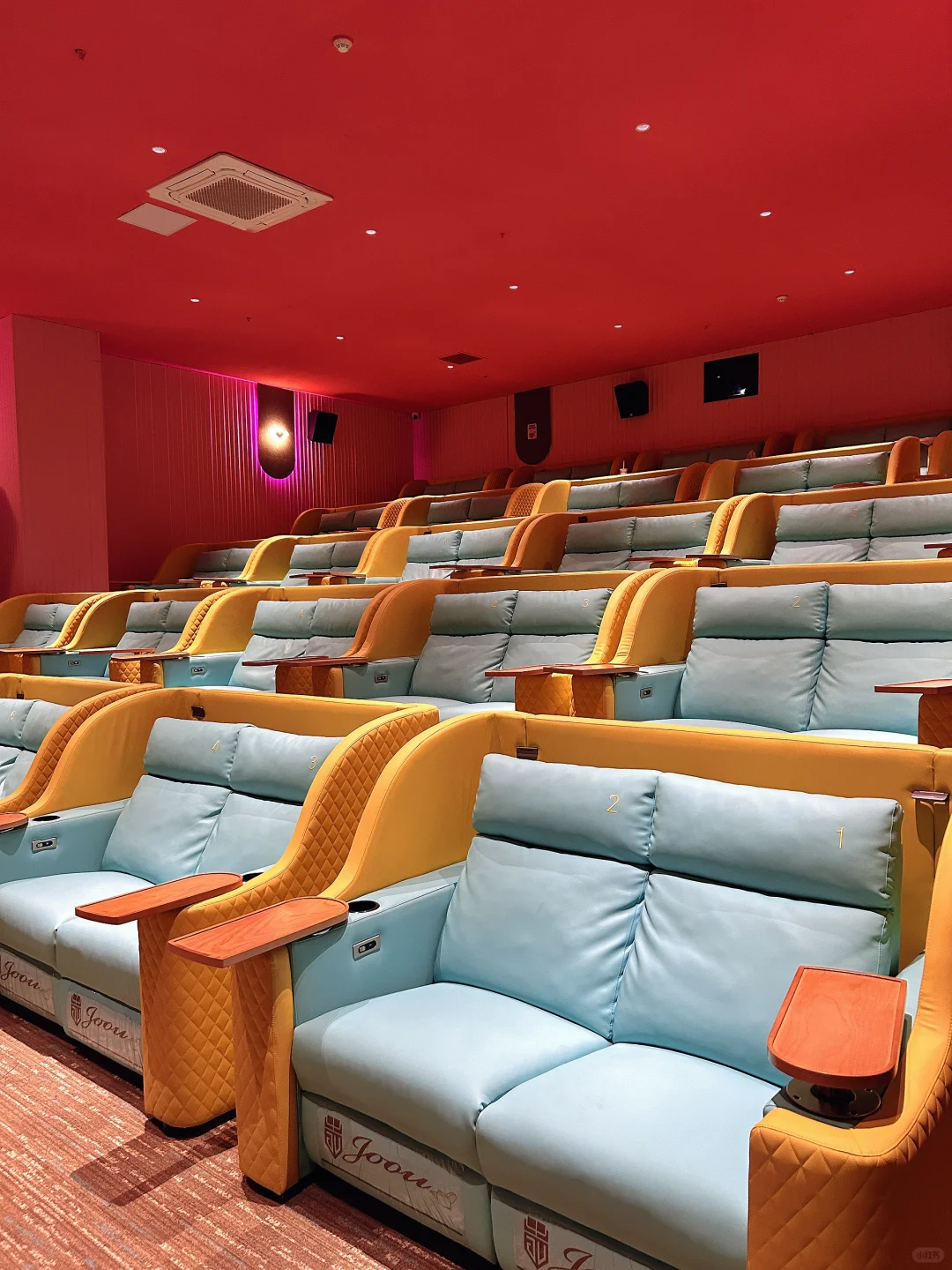 太喜欢躺着看电影啦！烟台还有这种好地方！