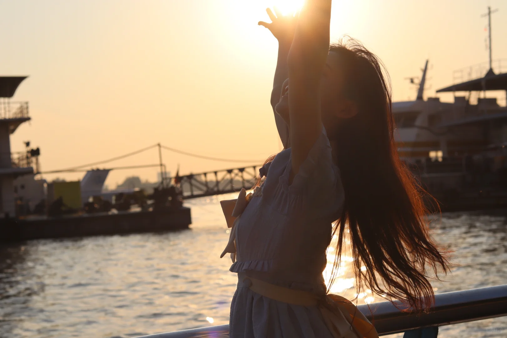 像在电影里的海上灯塔🌊