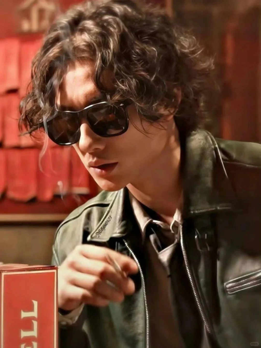 信一，看一个电影，爱上一个“坏男人！”