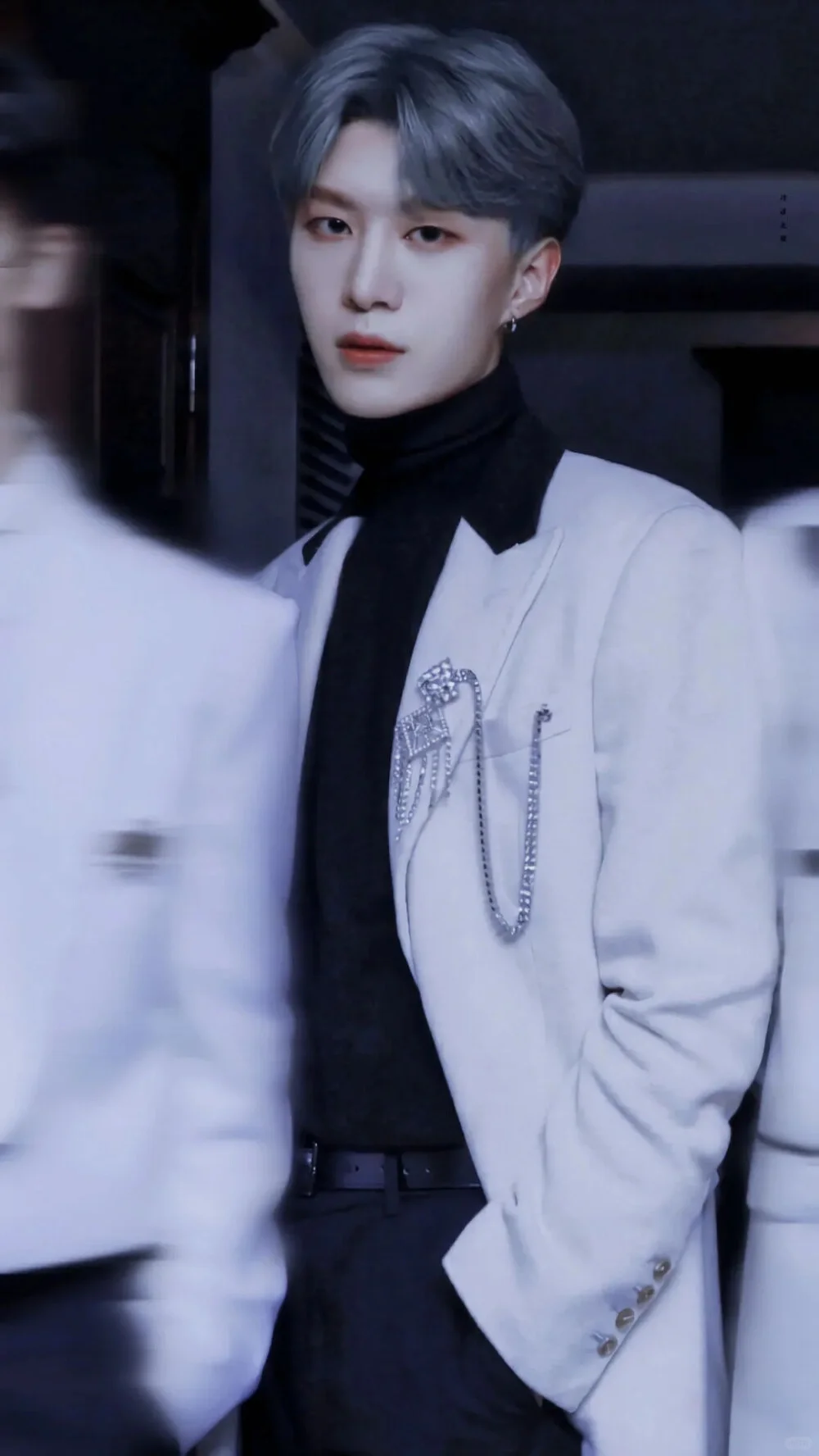 范丞丞亮相扫黑电影，携手肖央、李成儒震撼