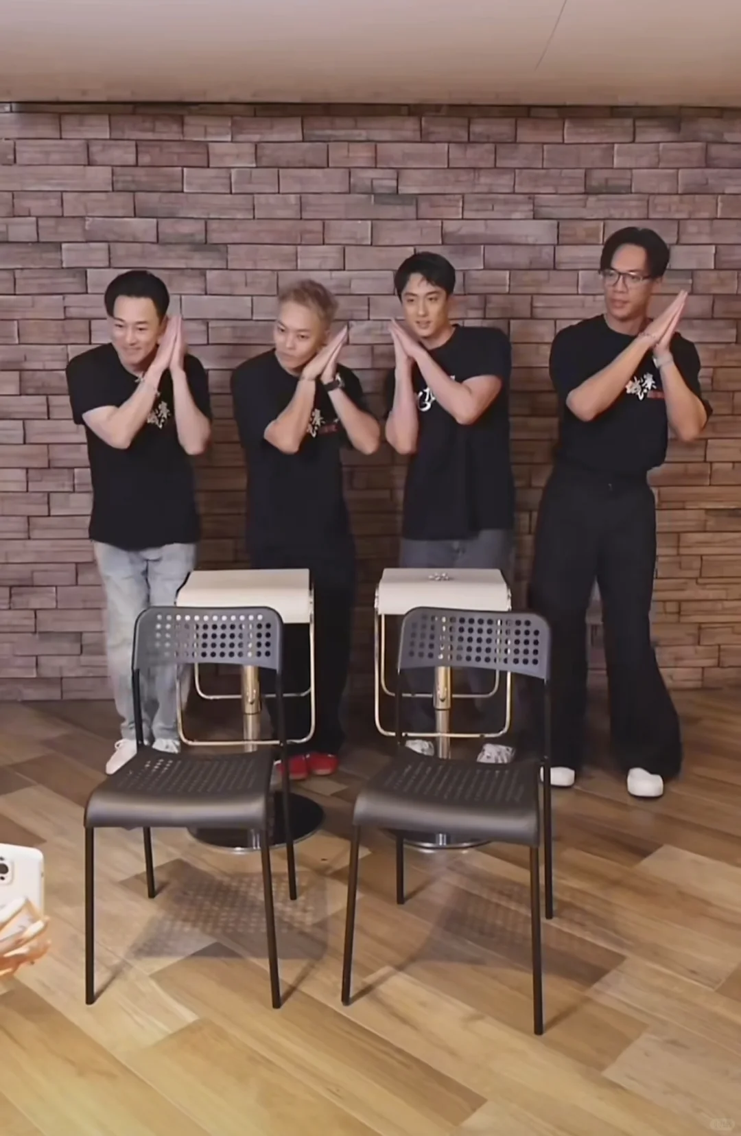 以后电影宣发和路演请按九龙城寨的程度卷