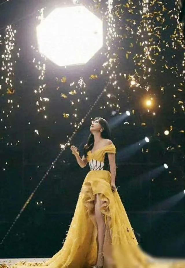 贾玲低调出国拍电影 背后原因引猜测