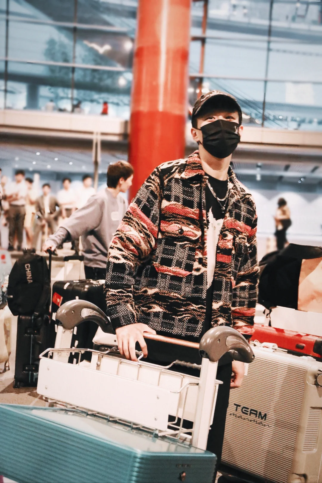 我说你们两个再拍电影吗？！