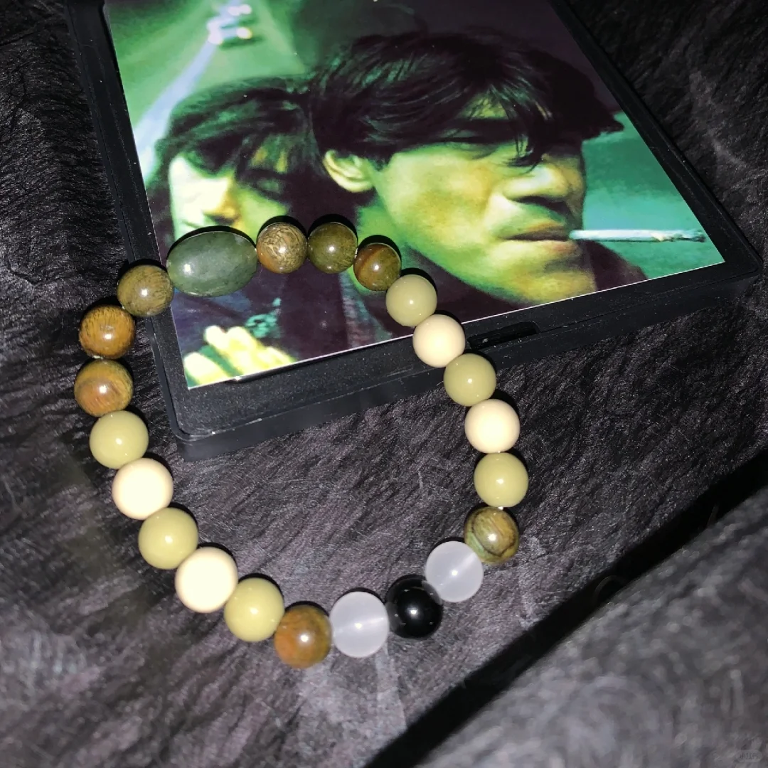 喜欢王家卫吗？那就把他的电影戴在手上吧