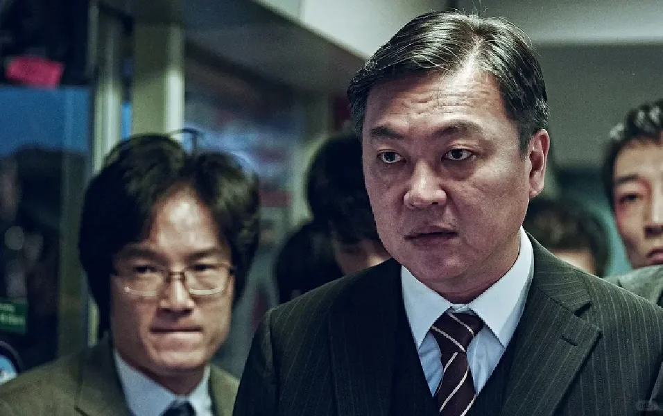 想练瑜伽的可以参考这部电影：釜山行