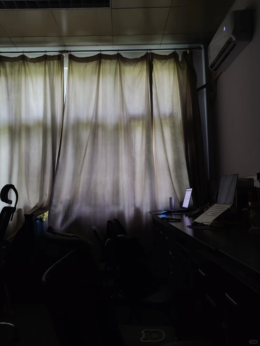 学习室里看电影氛围拉满