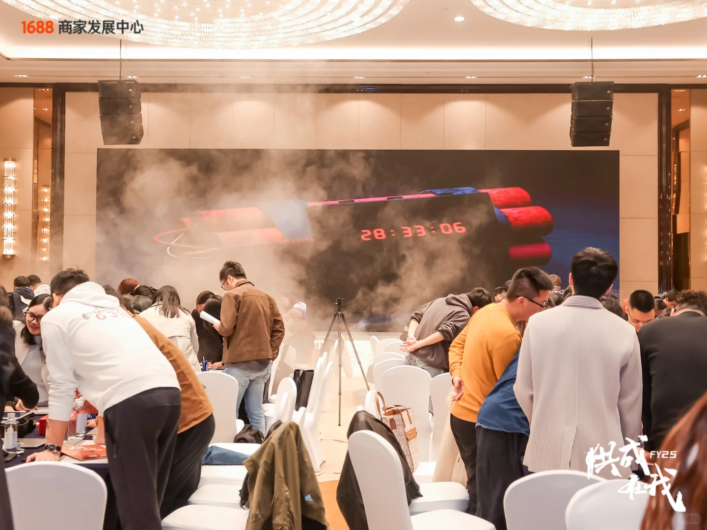 用电影的形式搞年会