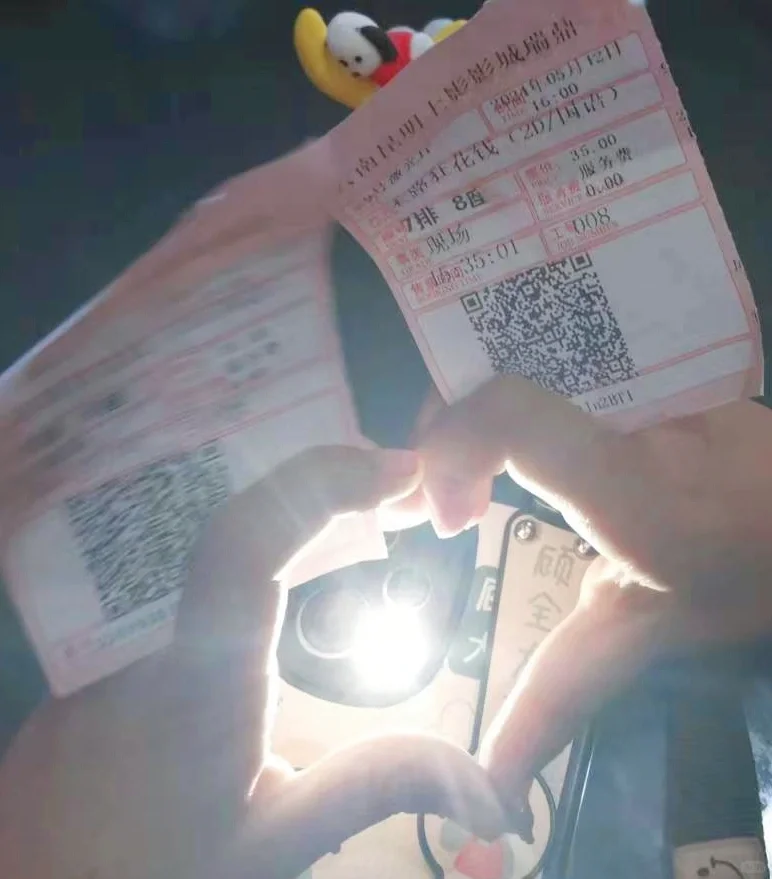 和好朋友看电影不要来日方长，就要此刻