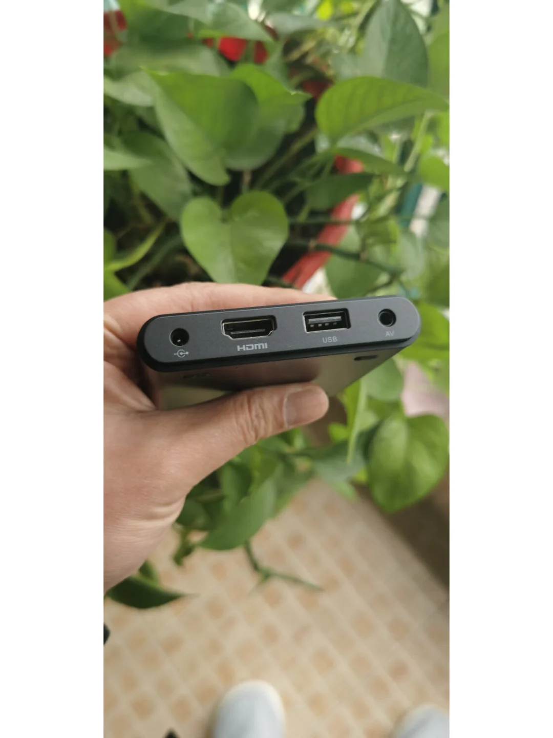 用这个电视盒子，不用拿几个遥控器！