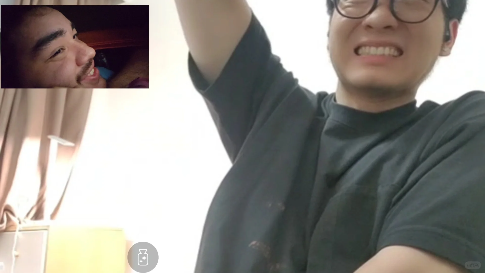 520晚上看恐怖电影时表情如上