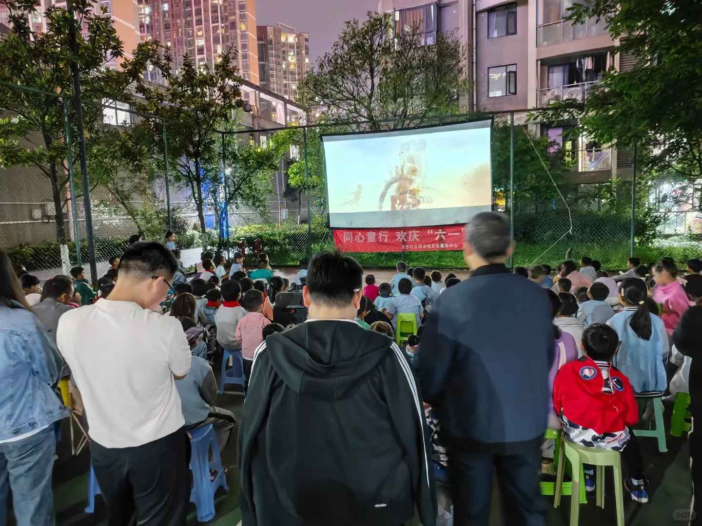 露天电影，是否也是你对美好童年的回忆？