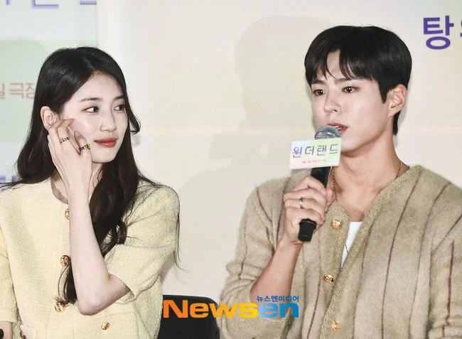 秀智 今日电影试映会新闻图 谁又被美晕了