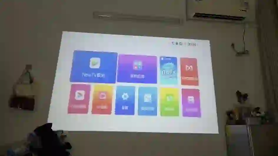 两百买的投影仪还帮装好免费追剧软件