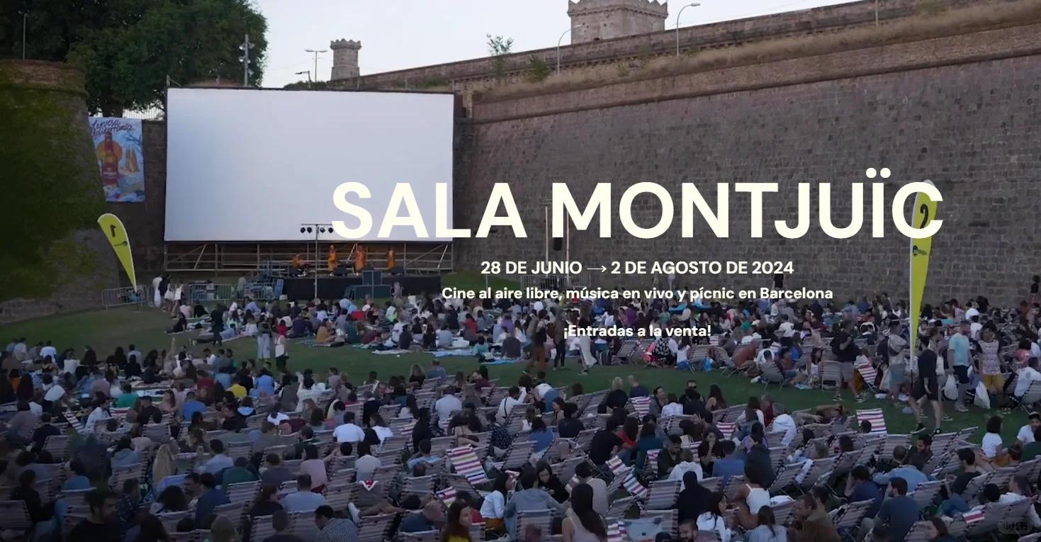 在巴塞罗那看一场浪漫的户外电影吧🎬