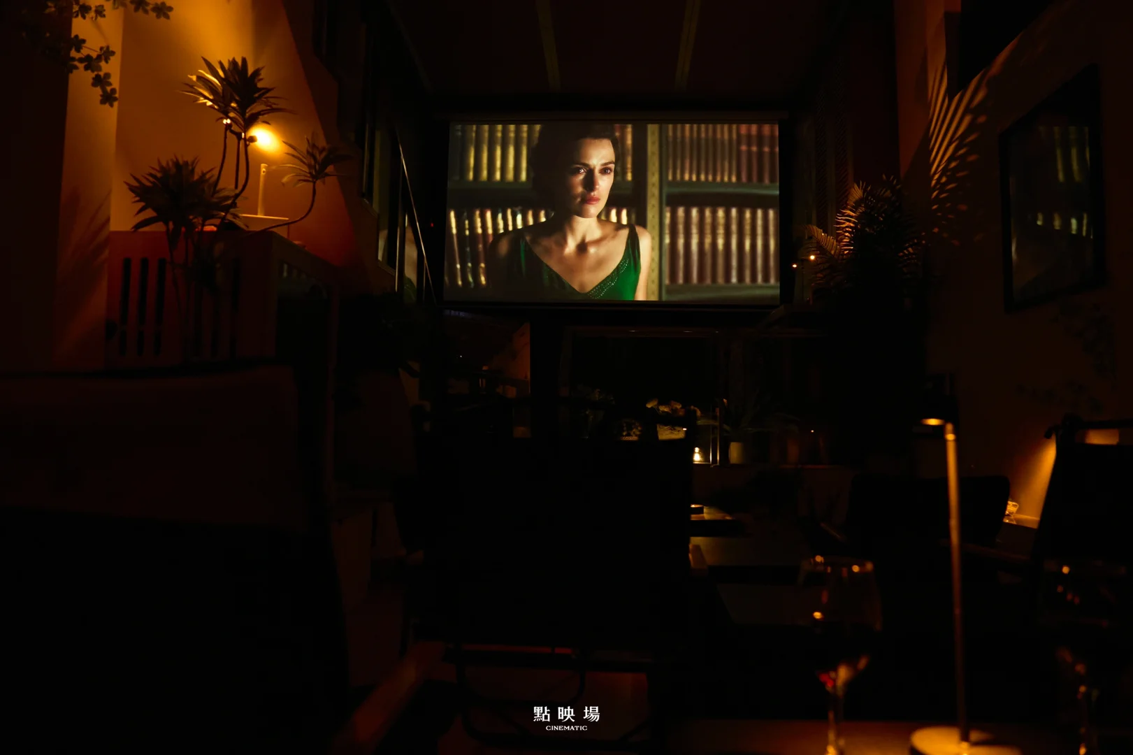 6.23 周日晚 戈达尔《法外之徒》线下电影沙龙