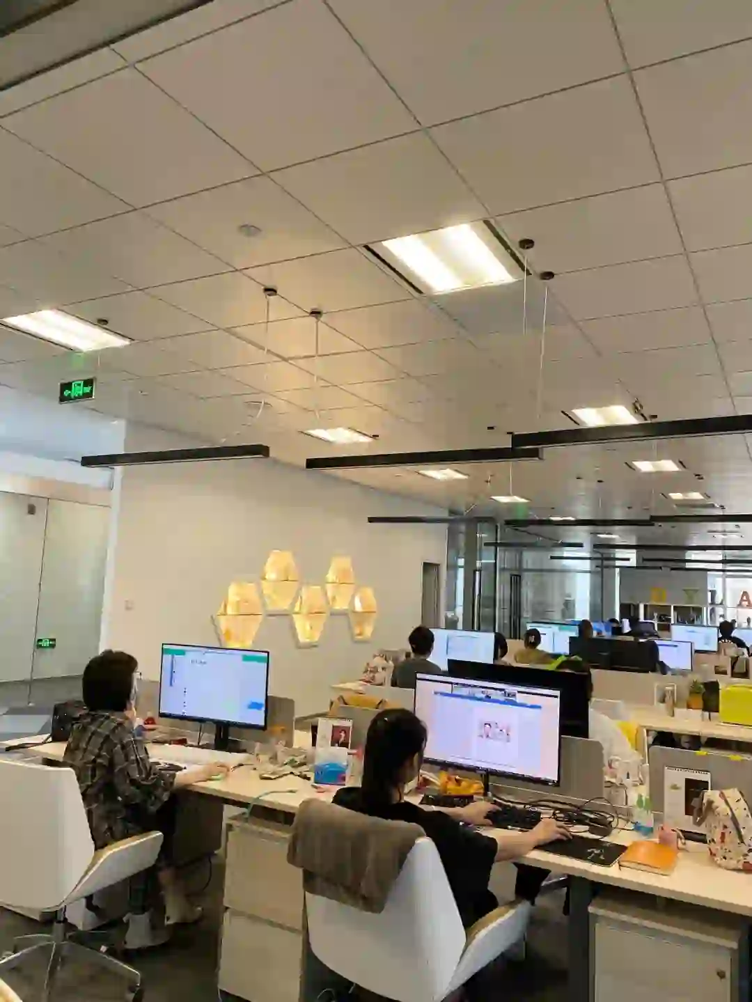 建议女生转行软件测试，前景好待遇高