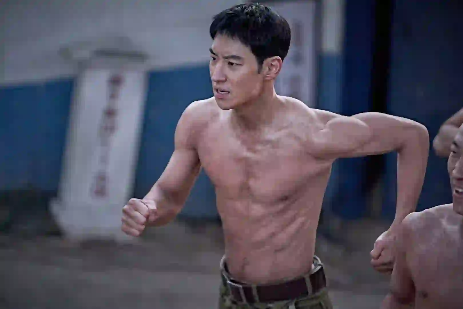 李帝勋7月3日上映电影《逃脱》/剧照海报