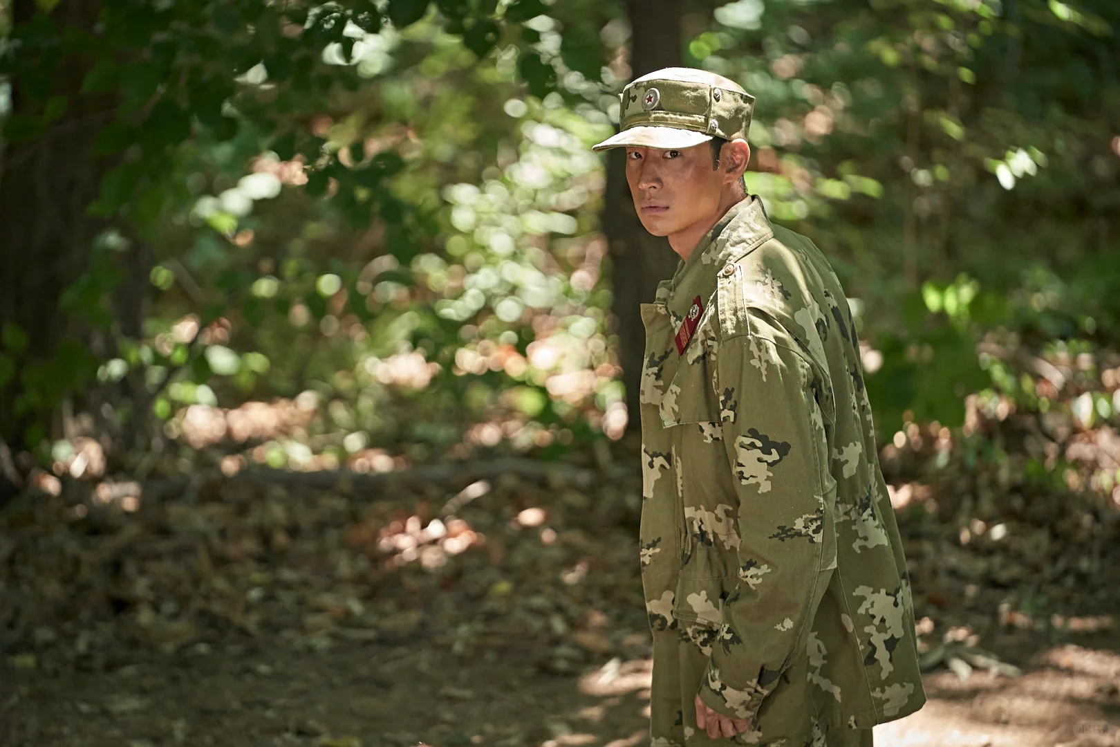 李帝勋电影《逃脱》剧照，爱看他穿军装，帅