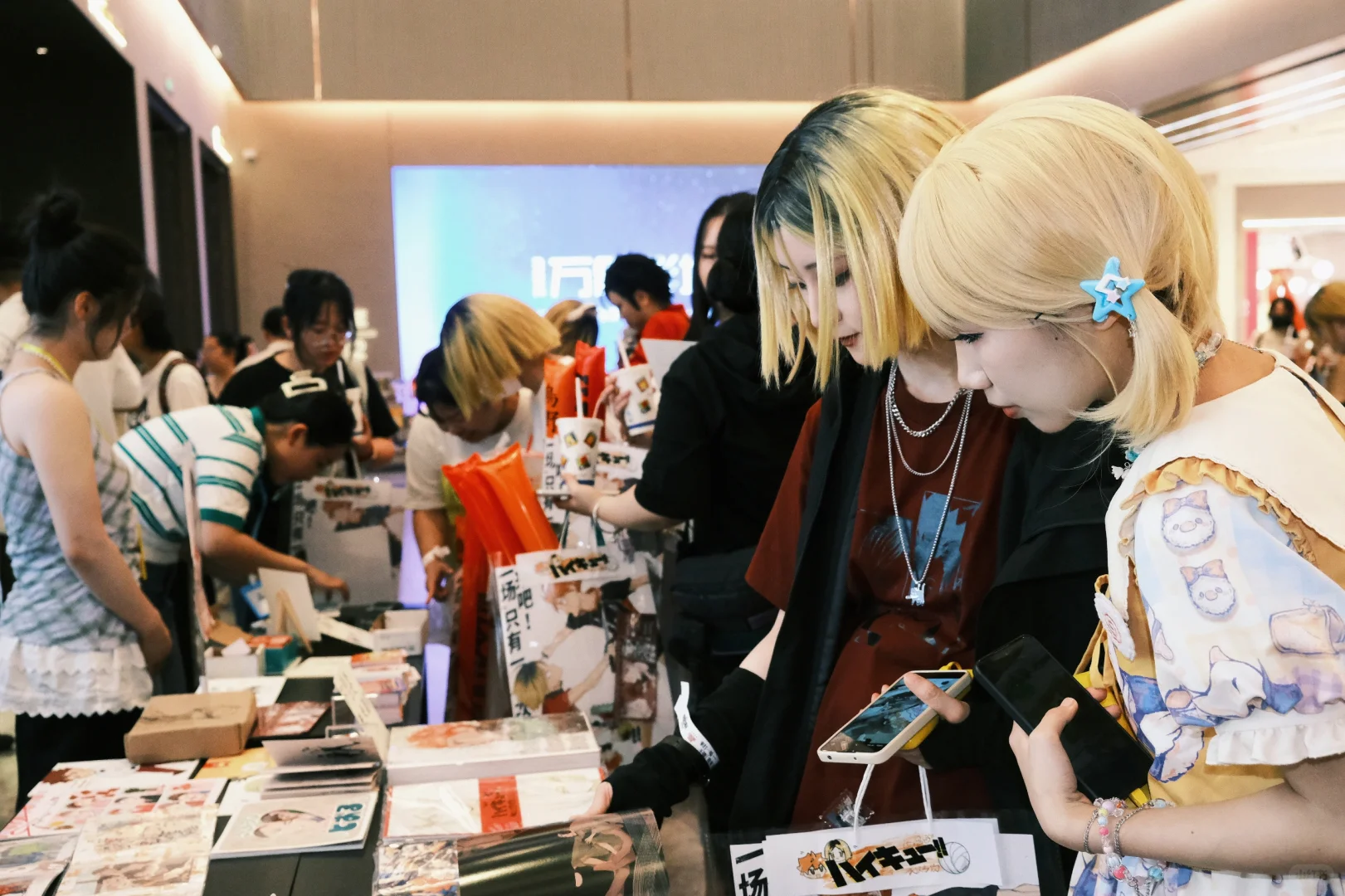 音驹二传怎么跟乌野经理一块看大电影！