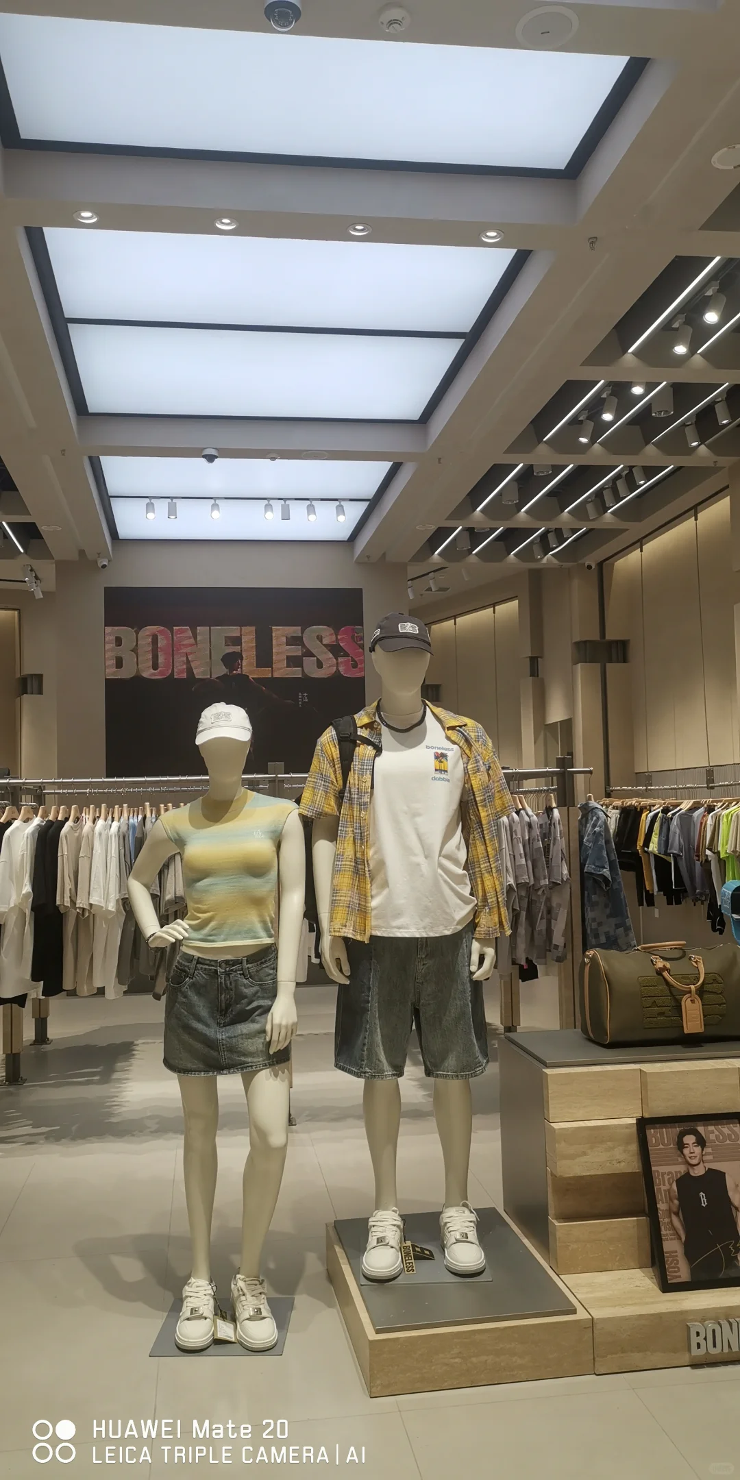 武汉银泰创意城BONELESS分享店铺送电影票