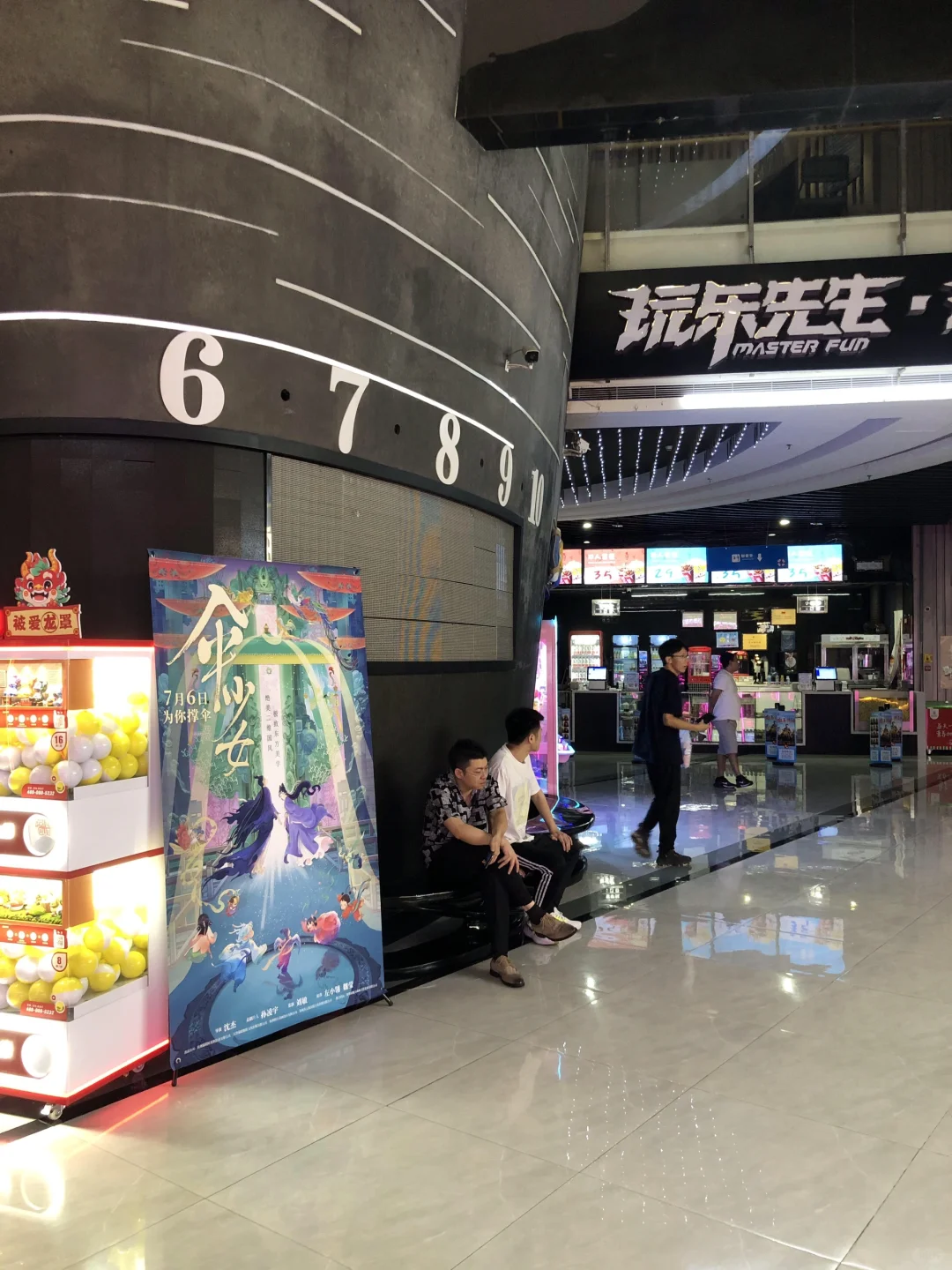 经济下行电影院该何去何从？老板急疯了！